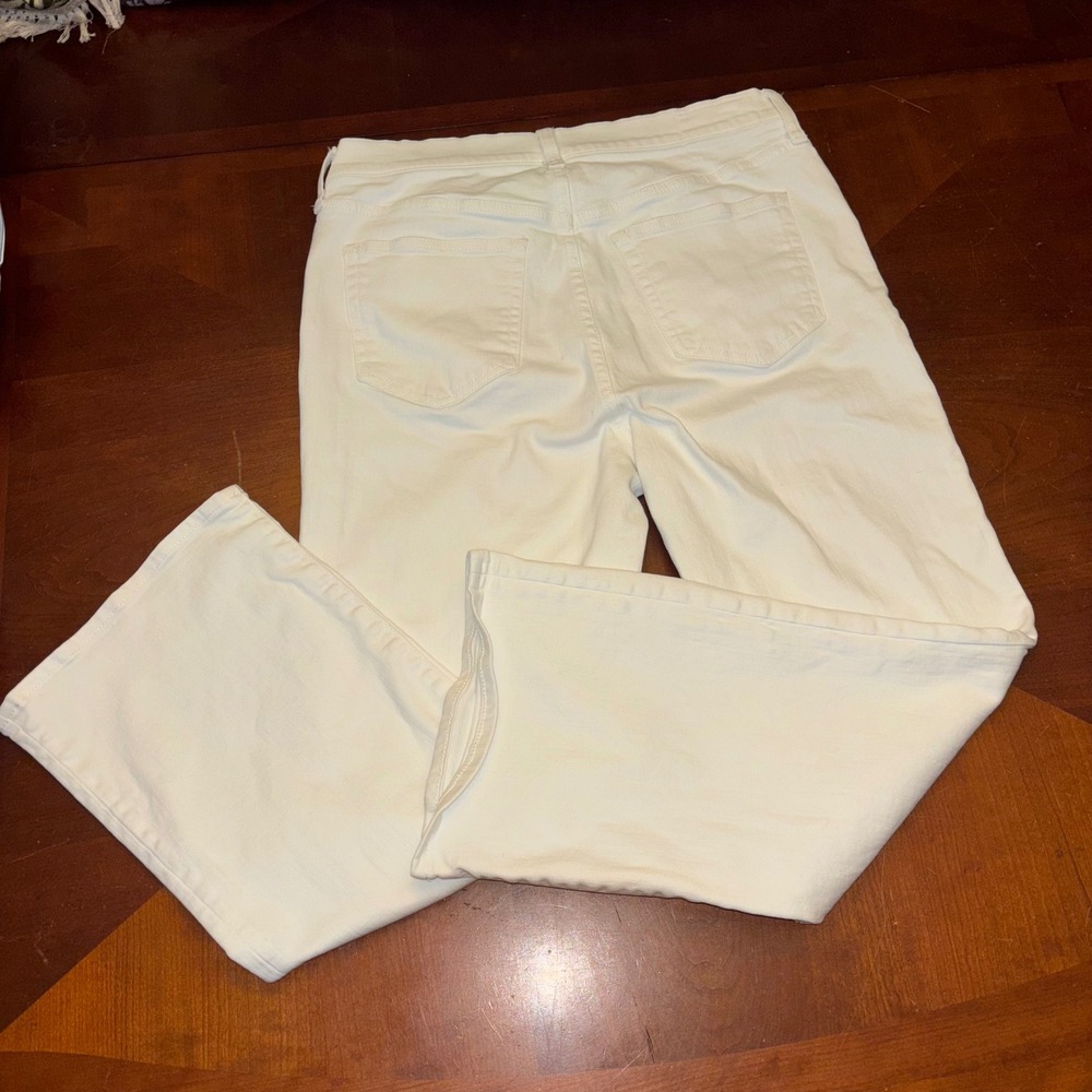 J Crew | Women's‎ Size 29 | White Kick Out Jeans | Gold Rivets and Buttons - Picture 10 of 10